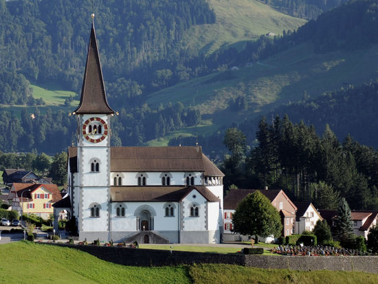 Kirche "Maria Hilf", Halsen