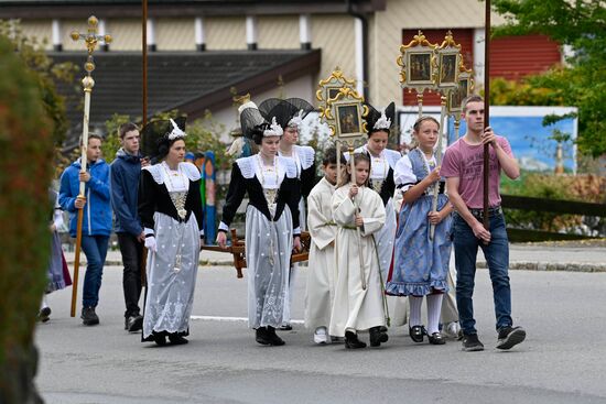 Kirche "Maria Hilf", Halsen