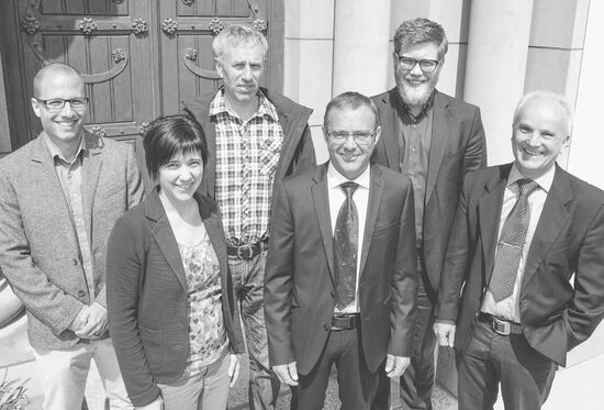 RPK: Simon Hörler (links) und Gabriela Rechsteiner; neue Bezirksräte: Albert Broger und Matthias Renn (beide hinten); Stillstehender Bezirkshauptmann Dominik Brülisauer; Albert Sutter (rechts) neuer Grossrat